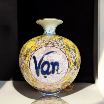 Bình Gốm Phong Thủy “Vạn Sự Như Ý” – Vẽ Tay Gấm Hoa Vàng, Chiêu Tài Tăng Lộc